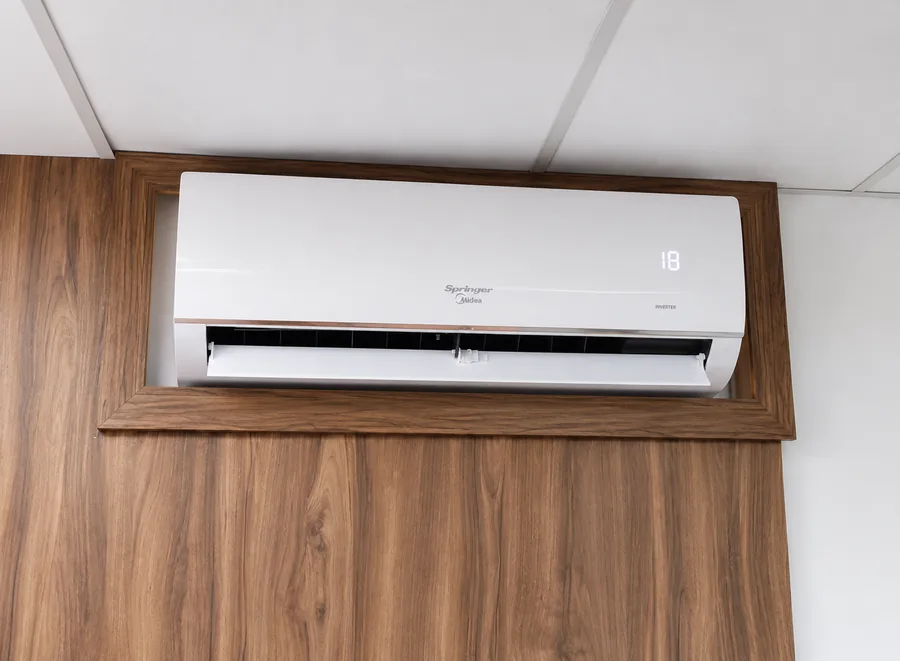 Ar condicionado split inverter instalado e funcionando após manutenção